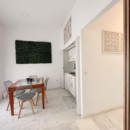 Central Cozy Budget 2Br Apt With Ac, 1 Bath, Private Parking Opt Севиля Екстериор снимка